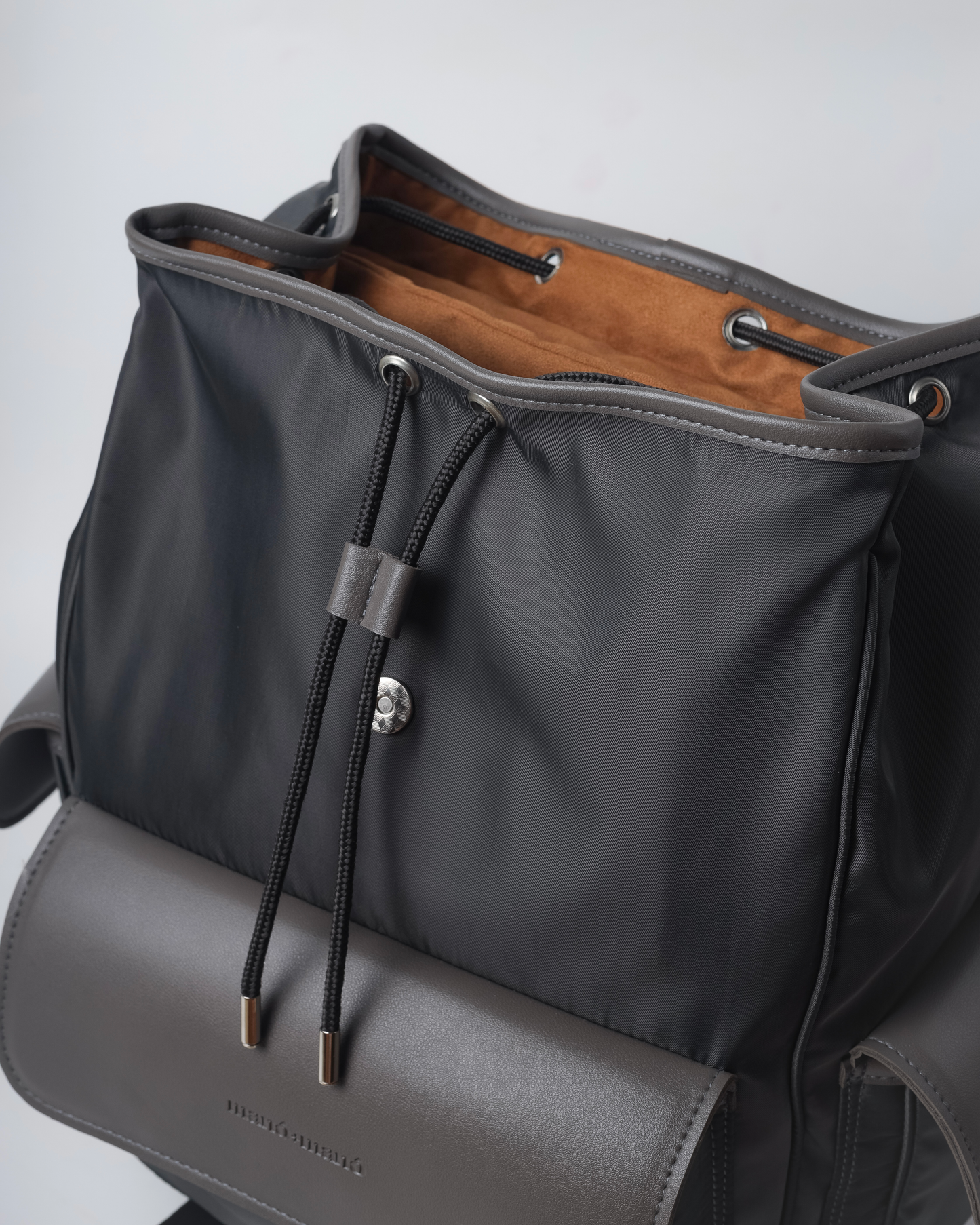 The Manó-Manó® "Solvan" Backpack in Black/Black