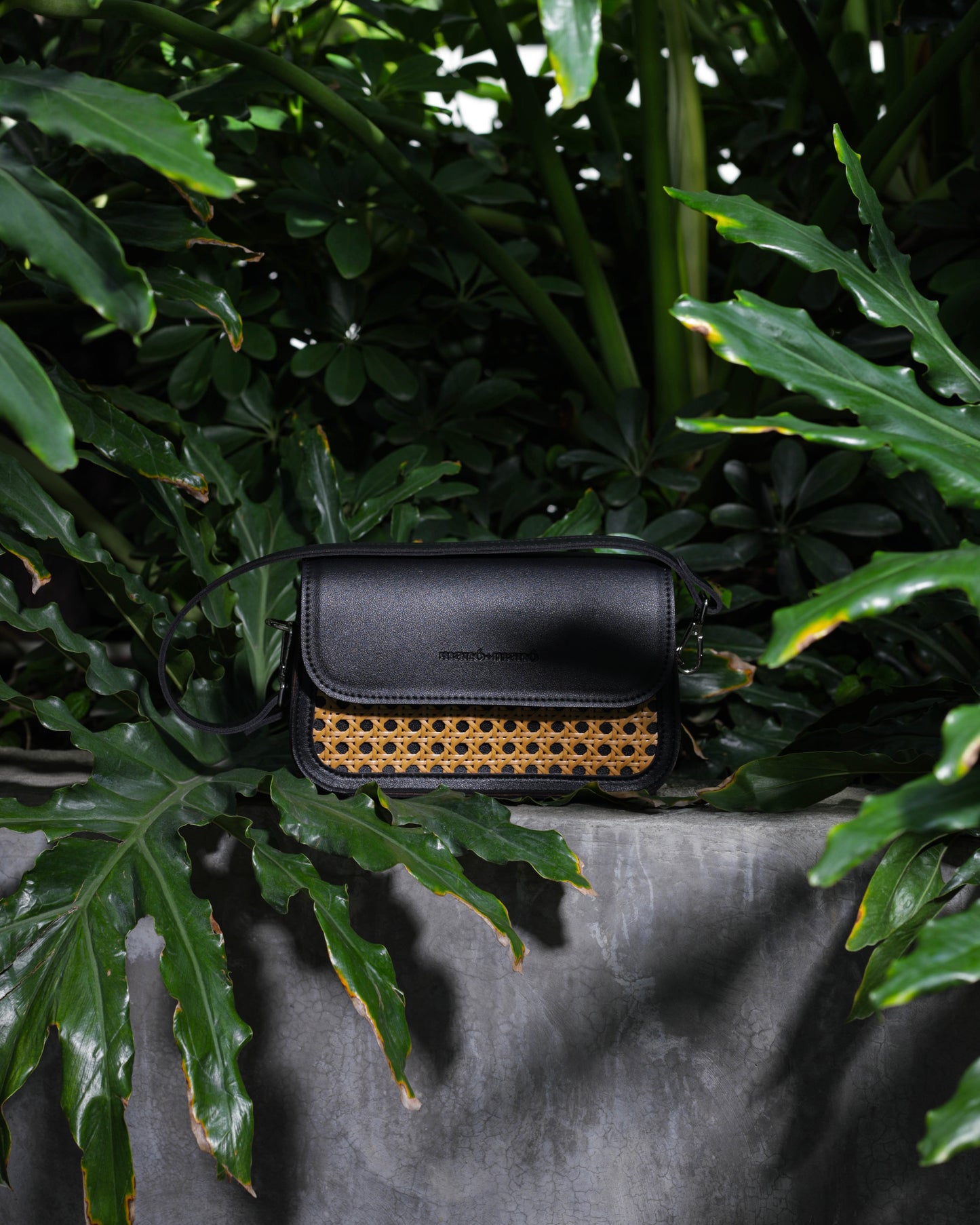 The Manó-Manó® "Bombón" in Black/Natural