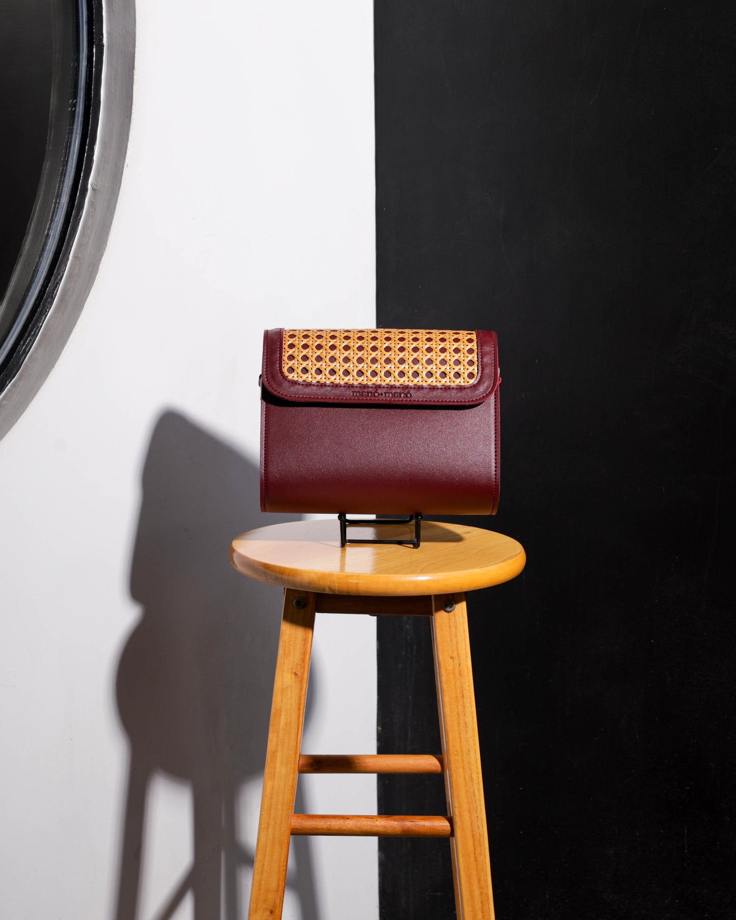 The Manó-Manó® "Blóque" Limited Ed. in Burgundy/Natural