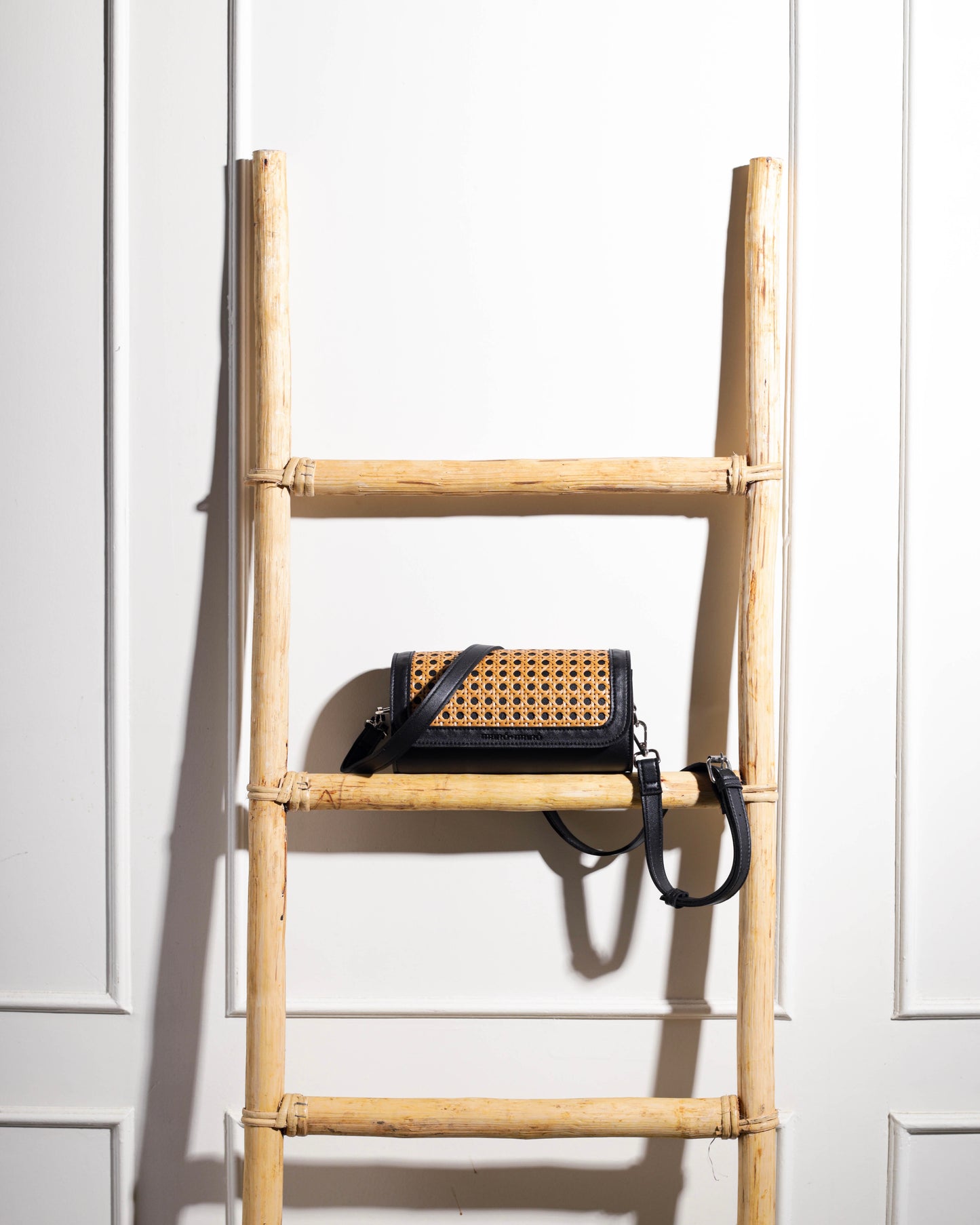 The Manó-Manó® "Baguette" in Black/Natural