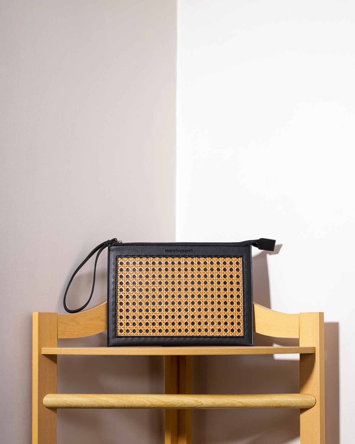 The Manó-Manó® "Cartera" in Black/Natural