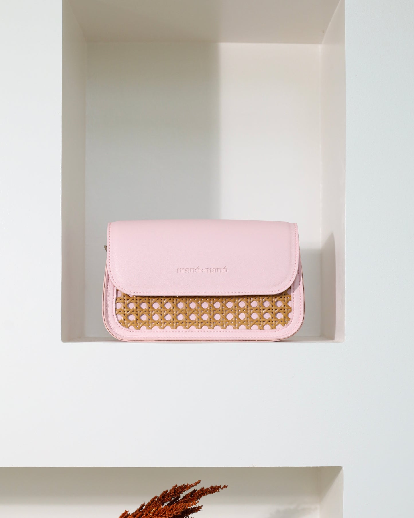 The Manó-Manó® "Bombón" Limited Ed. in Baby Pink/Natural