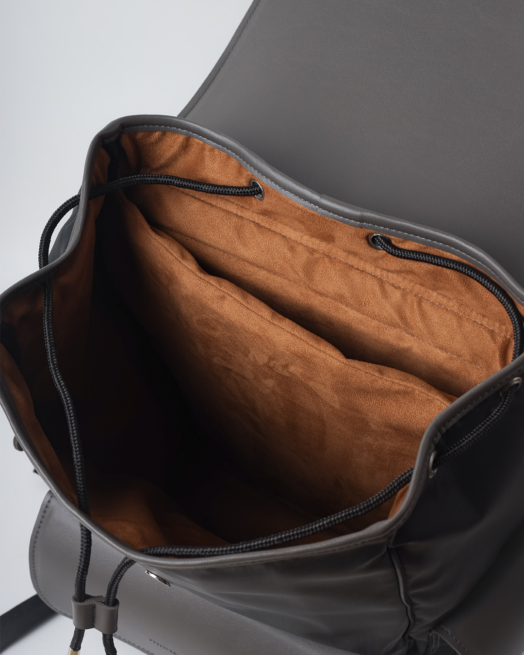 The Manó-Manó® "Solvan" Backpack in Black/Black