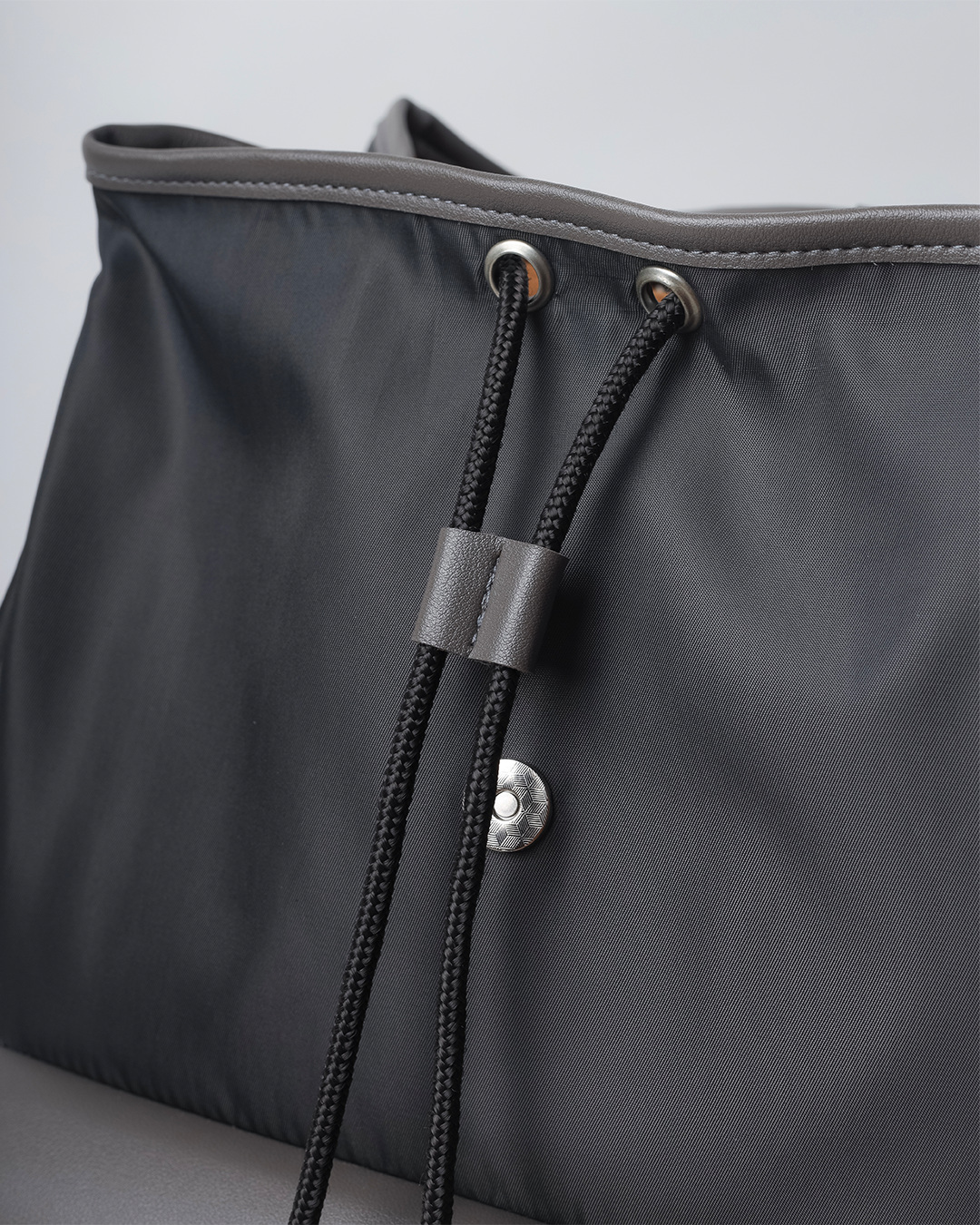 The Manó-Manó® "Solvan" Backpack in Black/Black