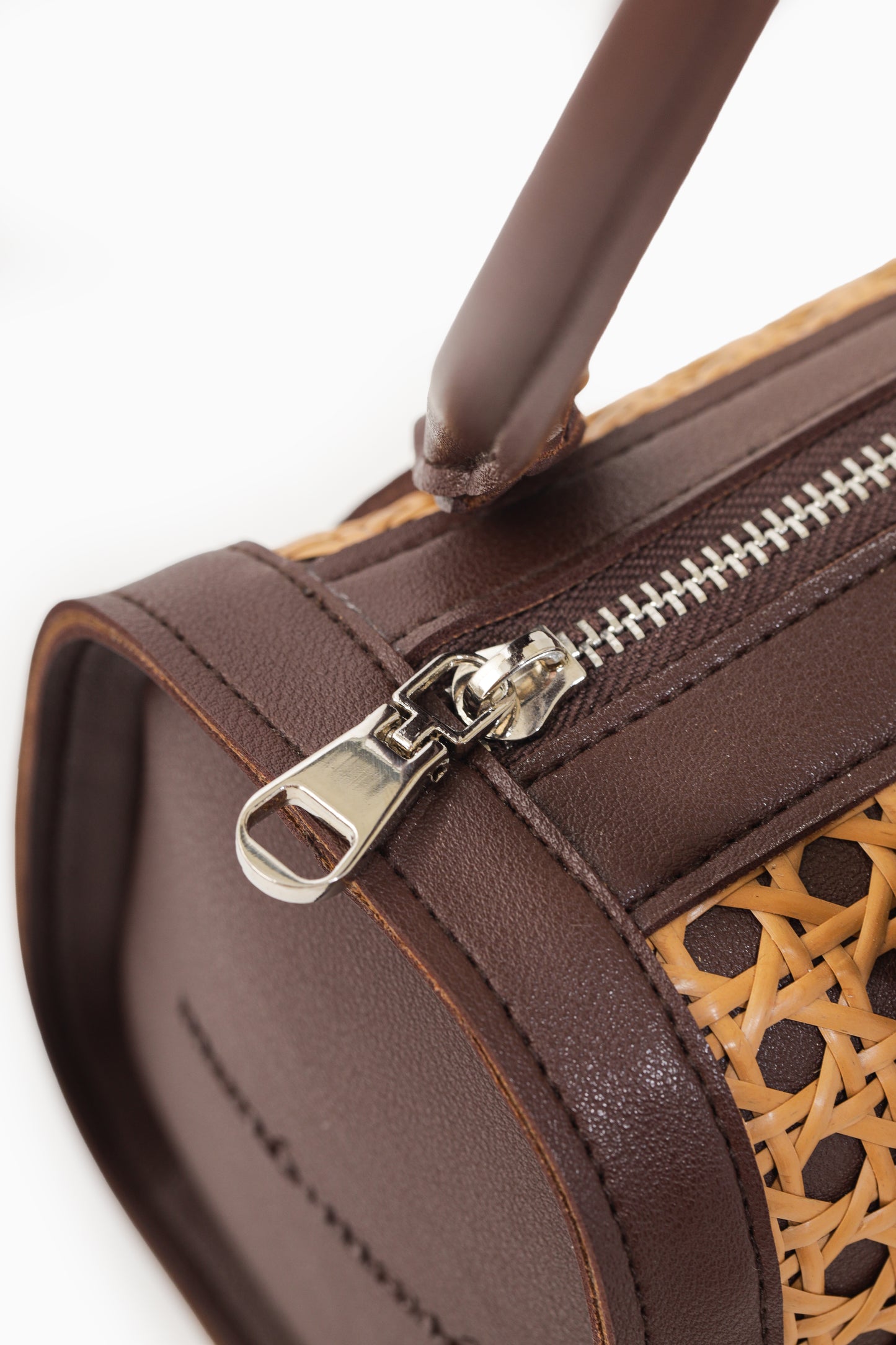 The Manó-Manó® "Bóveda" Barrel Bag in Cacao/Natural