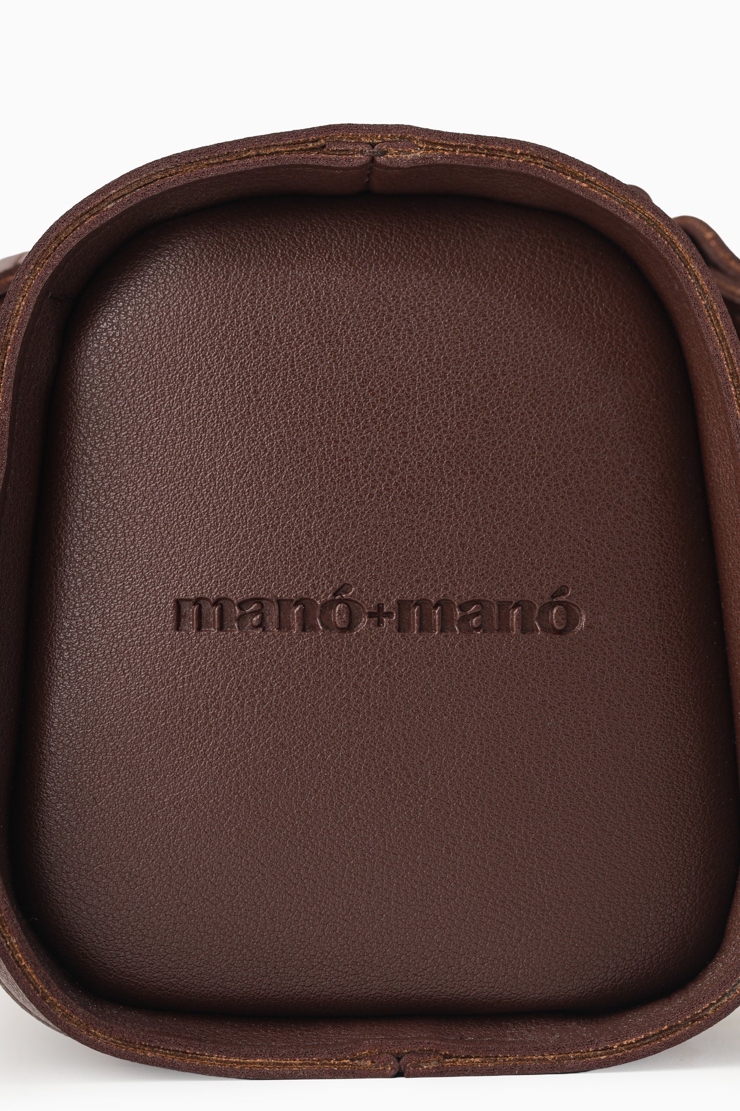The Manó-Manó® "Bóveda" Barrel Bag in Cacao/Natural