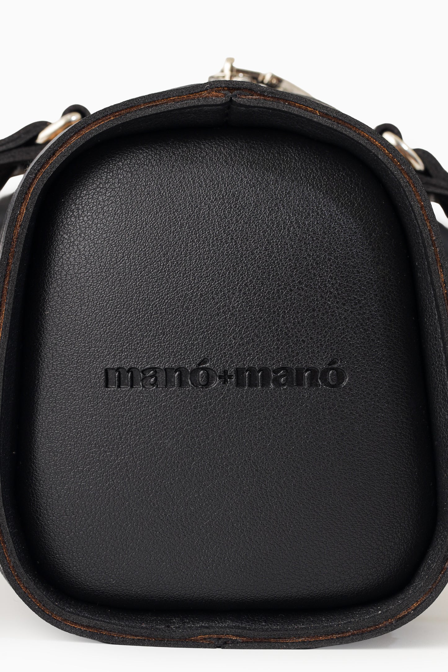 The Manó-Manó® "Bóveda" Barrel Bag in Black/Natural