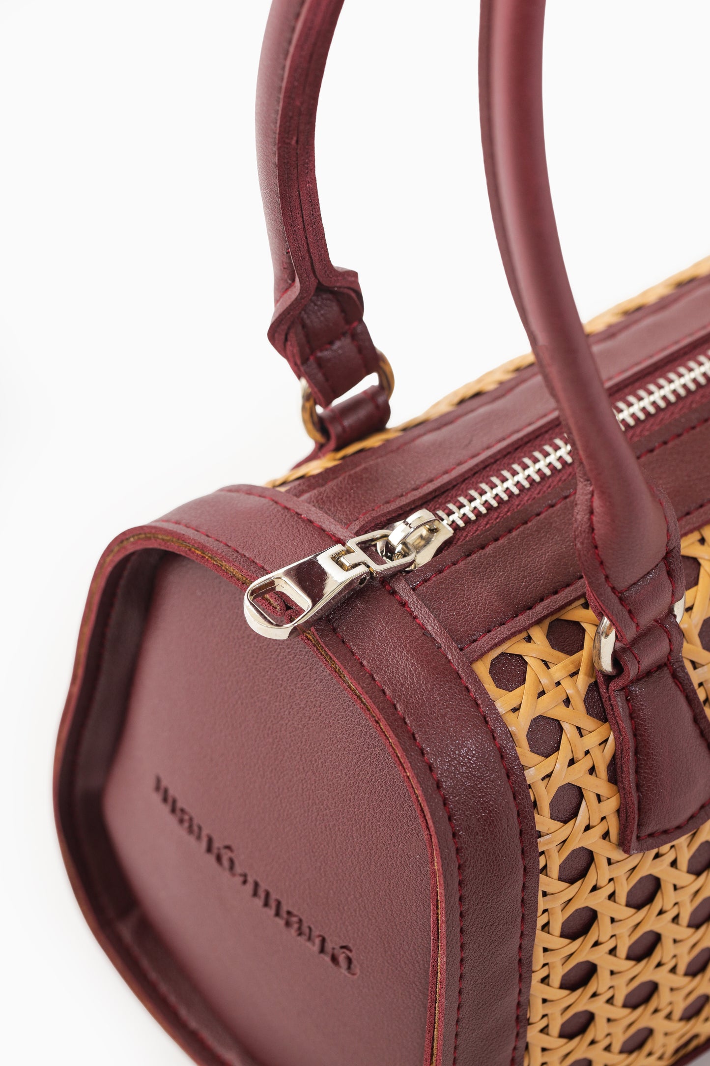 The Manó-Manó® "Bóveda" Barrel Bag in Burgundy/Natural