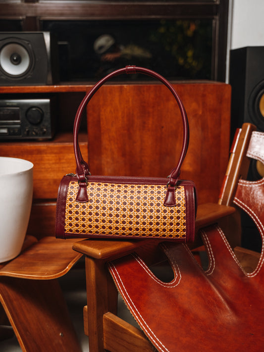 The Manó-Manó® "Bóveda" Barrel Bag in Burgundy/Natural