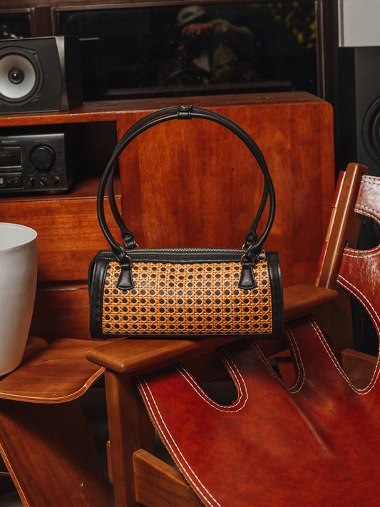The Manó-Manó® "Bóveda" Barrel Bag in Black/Natural