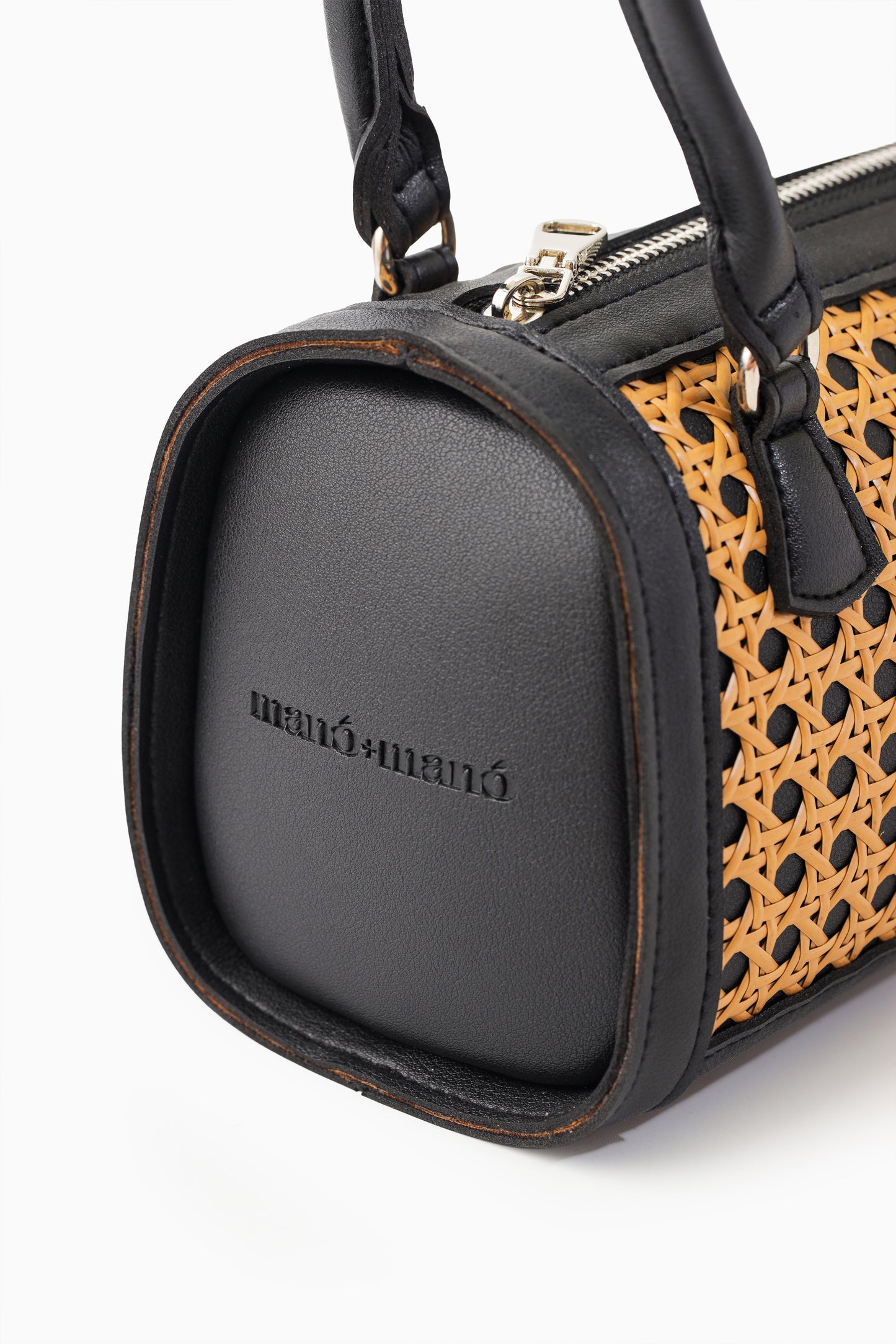 The Manó-Manó® "Bóveda" Barrel Bag in Black/Natural