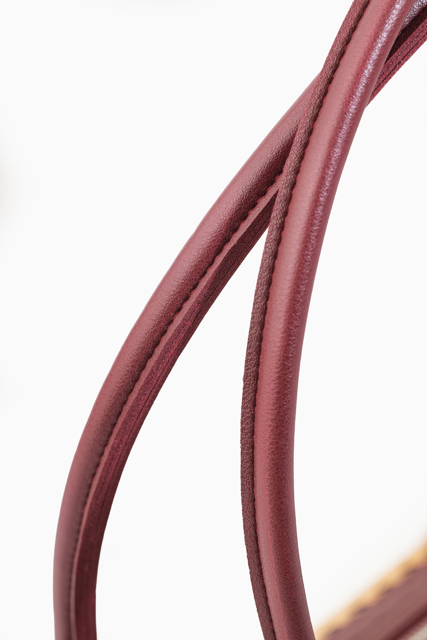 The Manó-Manó® "Bóveda" Barrel Bag in Burgundy/Natural