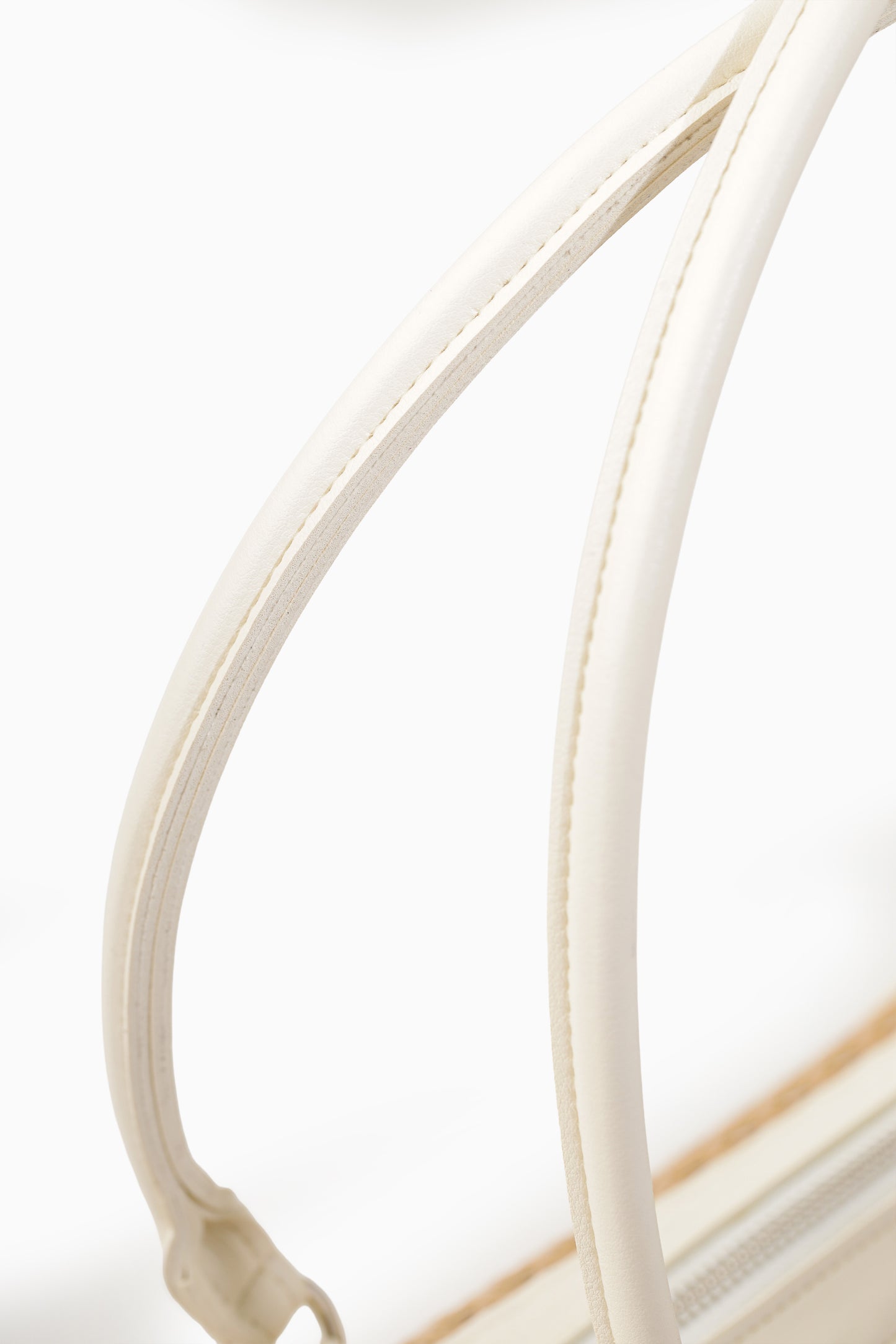 The Manó-Manó® "Bóveda" Barrel Bag in White/Natural