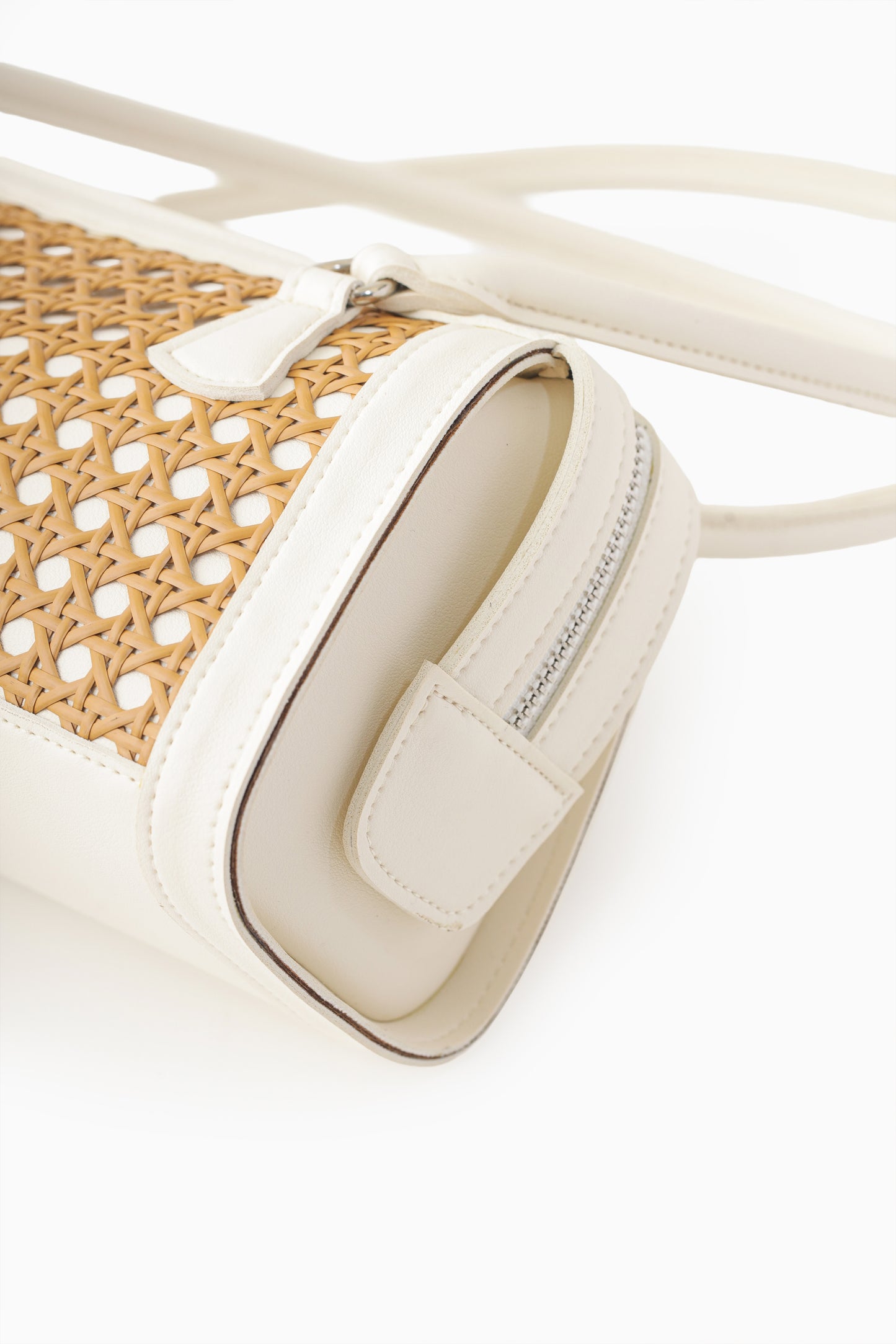 The Manó-Manó® "Bóveda" Barrel Bag in White/Natural