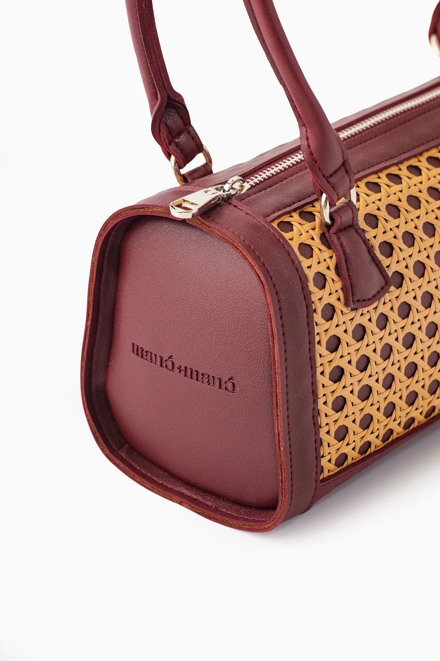 The Manó-Manó® "Bóveda" Barrel Bag in Burgundy/Natural